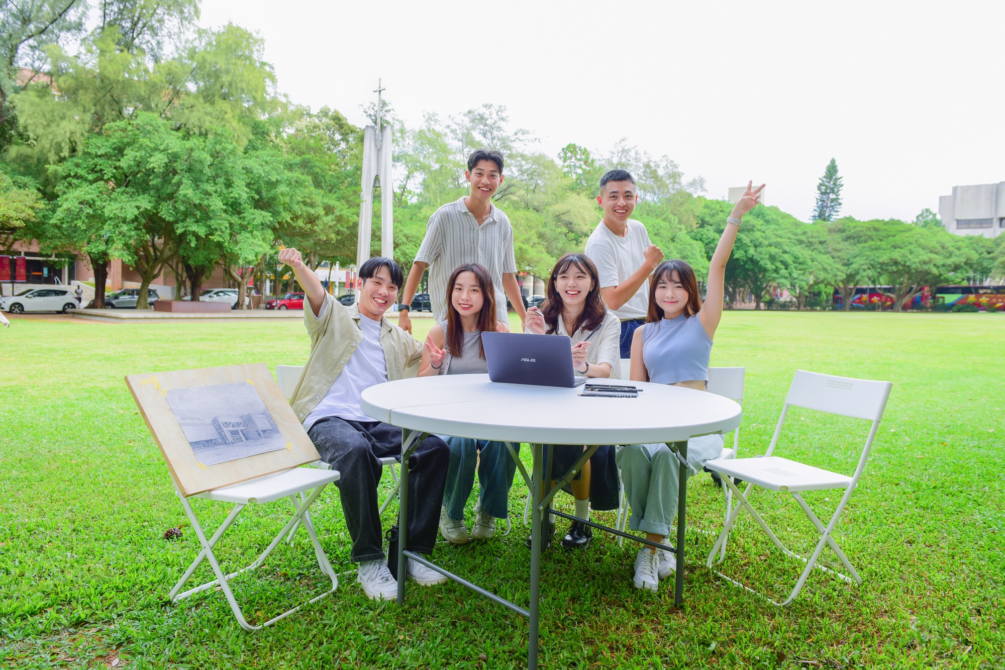 中原大學致力打造友善校園，學士班新生「註冊率」連年百分百，教育品質深受肯定。